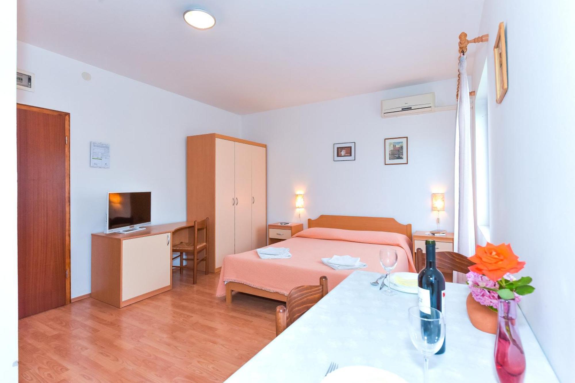 Apartments Adria Биоград-на-Мору Номер фото